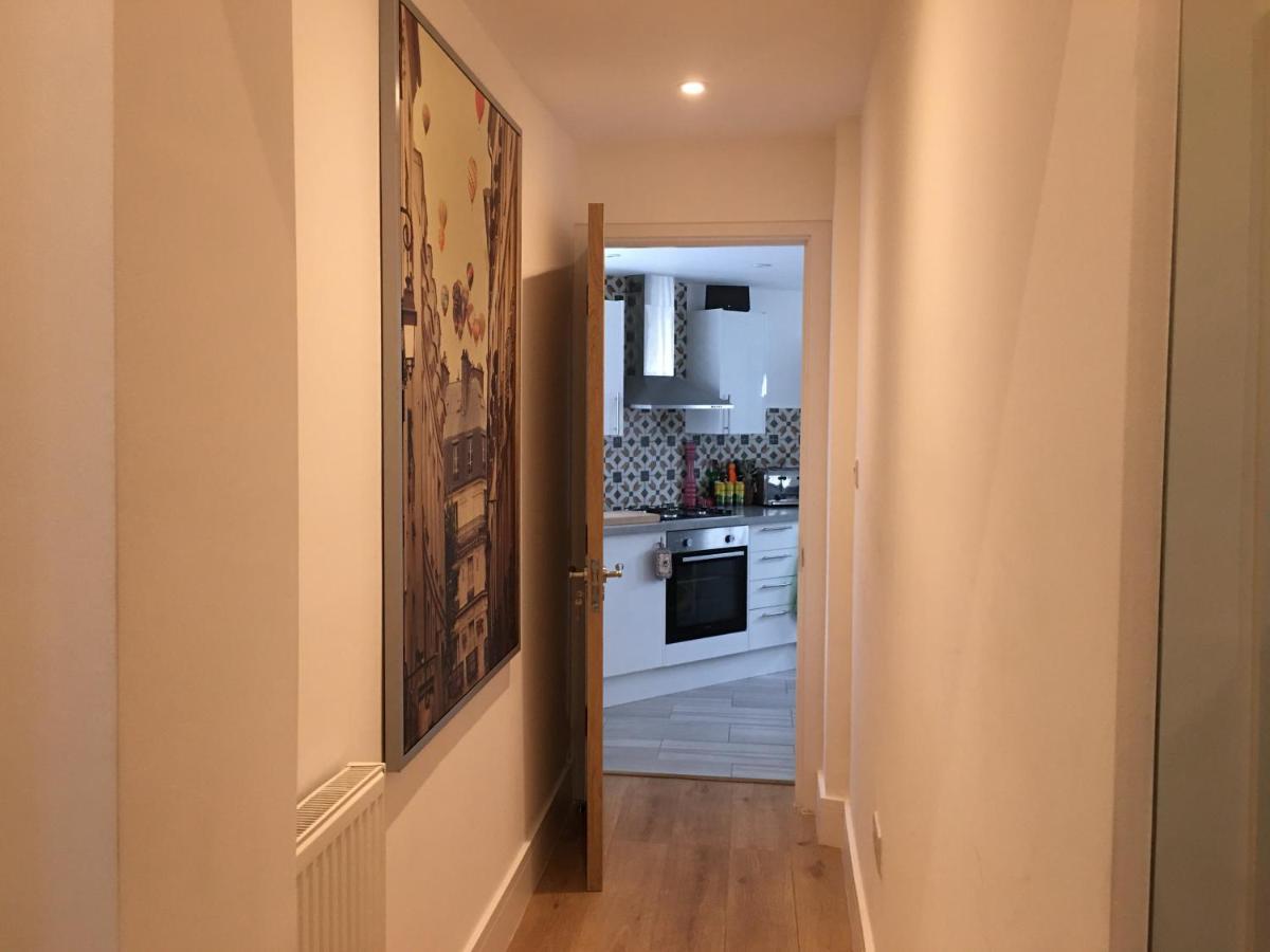 Bagshot Pennyhill Camberley Ascot Luxury 2 Beds 1 Bath Sleeps 4 Pets Ok Permit Parking 아파트 외부 사진